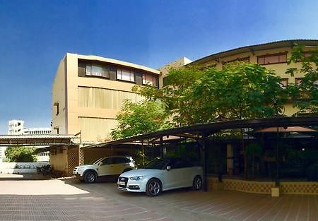 Hotel Orange Inn Sarkhej Esterno foto