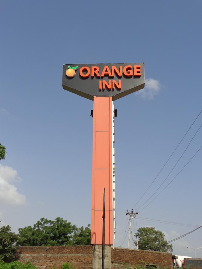 Hotel Orange Inn Sarkhej Esterno foto