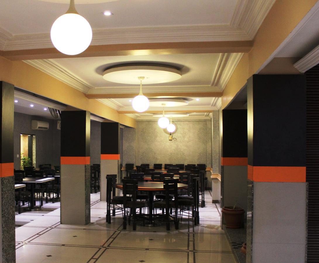 Hotel Orange Inn Sarkhej Esterno foto
