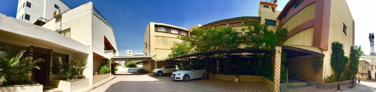 Hotel Orange Inn Sarkhej Esterno foto